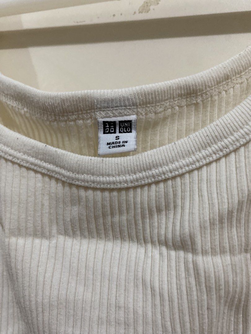 Uniqlo Ribbed Tank Top White (Category: Sleeveless) located in Taguig. Submitted by maly01_ (Listing ID 1460403540, Image 2). Description: dm for inquiries :).