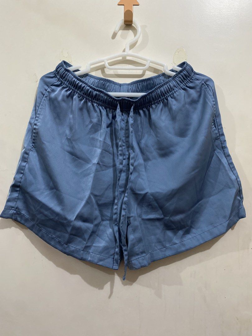 Uniqlo Satin Blue Shorts (Category: Shorts) located in Taguig. Submitted by maly01_ (Listing ID 1460404549, Image 1). Description: dm for inquiries :).