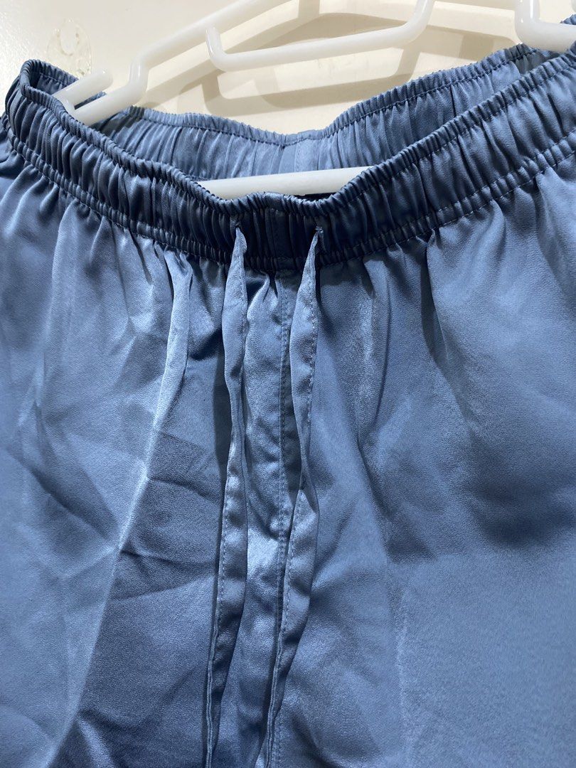 Uniqlo Satin Blue Shorts (Category: Shorts) located in Taguig. Submitted by maly01_ (Listing ID 1460404549, Image 2). Description: dm for inquiries :).