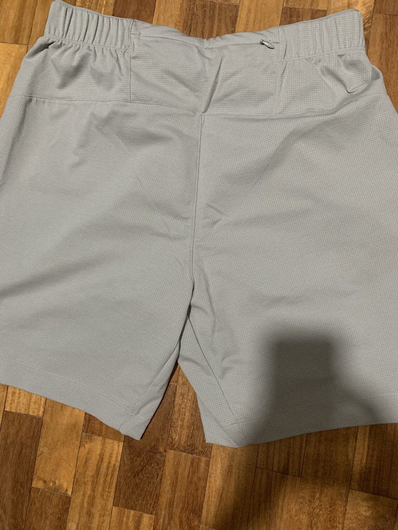 Uniqlo Shorts (Category: Shorts) located in Caloocan City. Submitted by estrellamanila (Listing ID 1460452459, Image 3). Description: 300each - message for size.