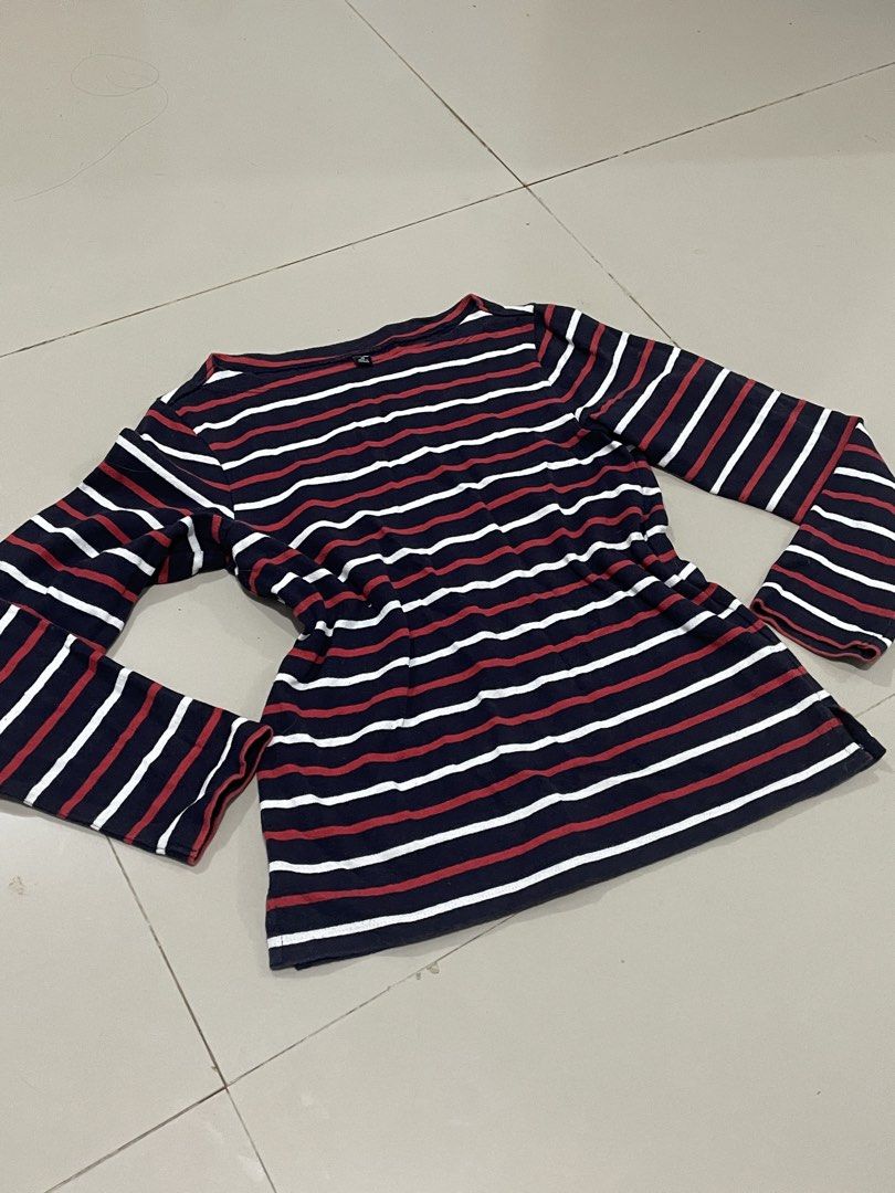 Uniqlo Striped Longsleeve (Category: Longsleeves) located in Dinalupihan. Submitted by maple.apparel (Listing ID 1460321597, Image 2). Description: Details on the picture.