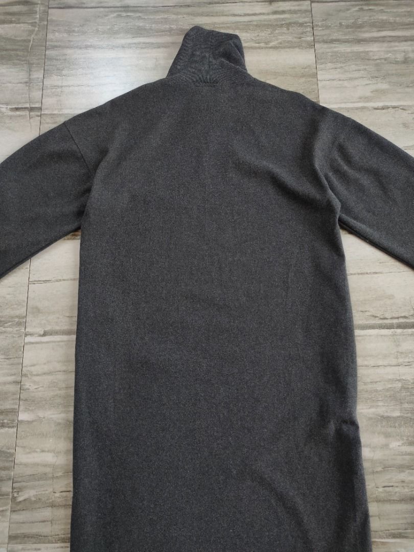 Uniqlo Turtle Neck Dress - Medium (Category: Dresses) located in Dasmarinas. Submitted by acesteve (Listing ID 1460407556, Image 3). Description: Size in inches: 21 width (pit to pit) 44 length Good as new, never worn dahil maluwag Loc: Dasma Cavite MOP: Gcash.