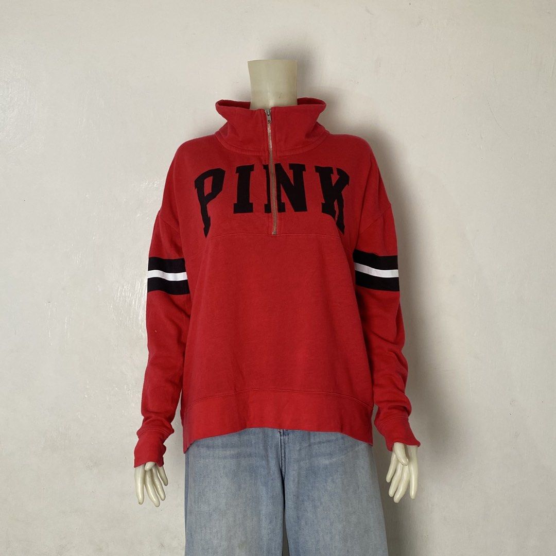 PINK ✨ | Red Quarter-Zip Pullover Sweatshirt (Category: Coats, Jackets and Outerwear) located in Bulacan. Submitted by orc.ph (Listing ID 1460443175, Image 2). Description: UNTAG ✨ | Red Quarter-Zip Pullover Sweatshirt Material Used: 100% Polyester -Red -Casual Wear -Streetwear -Quarter-Zip Enclosure -"PINK" Block Lettering Spellout -Ribbed Cuffs And Hem -High Neck Mock Collar -Dropped-Shoulder Silhouette ‎-Size: L -Width: 22 ‎-Length: 24 ‎ ‎Pris