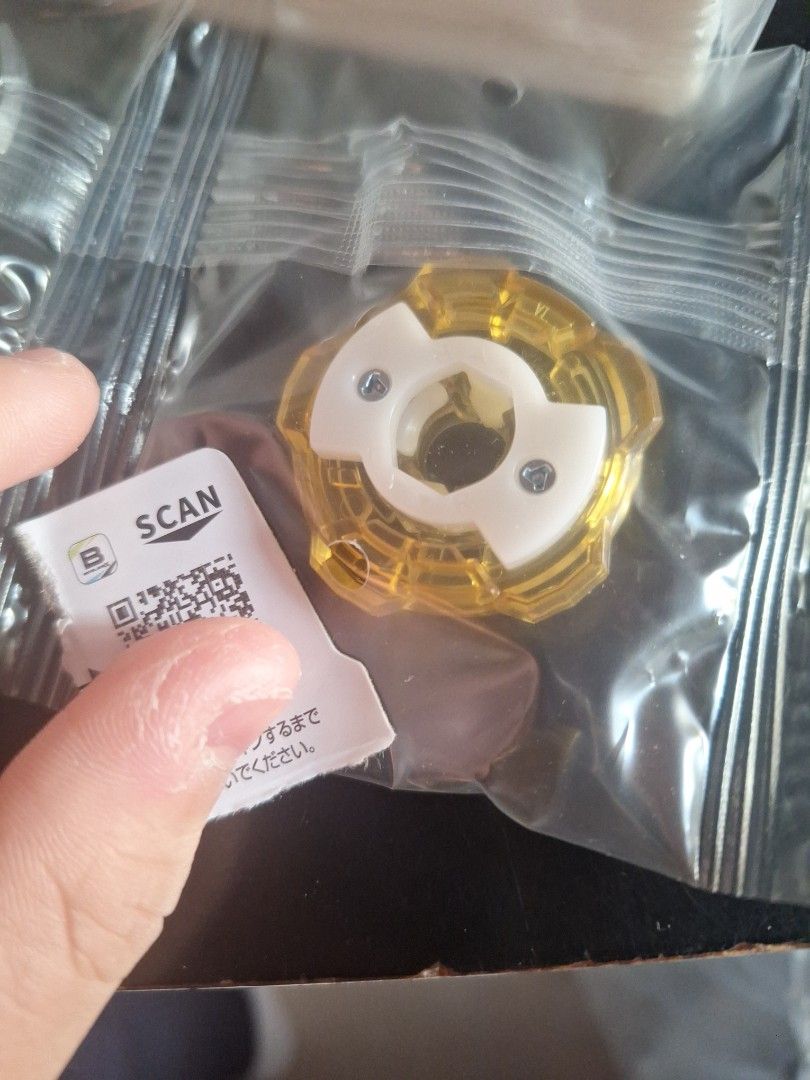 ux03 全新code+570 （分類：動作及對戰玩具）位於 Hong Kong。 由 lingchinpa28060 提交（商品編號 1460479921，圖片 2）。簡介： code $30 570$30 一起$50 東鐵線上水～～金鐘。