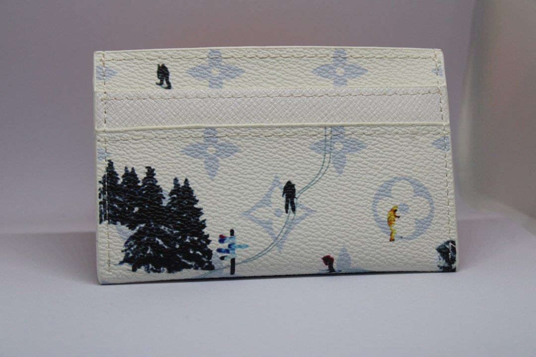 ŁV Double card holder Ski in white⛷️ (Category: Wallets & Card Holders) located in Caloocan City. Submitted by sbhgrv (Listing ID 1460350984, Image 2). Description: LV Double Card Holder Ski in white Actual photo is posted Ships Nationwide Dm to cop.