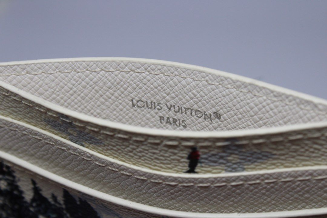 ŁV Double card holder Ski in white⛷️ (Category: Wallets & Card Holders) located in Caloocan City. Submitted by sbhgrv (Listing ID 1460350984, Image 3). Description: LV Double Card Holder Ski in white Actual photo is posted Ships Nationwide Dm to cop.