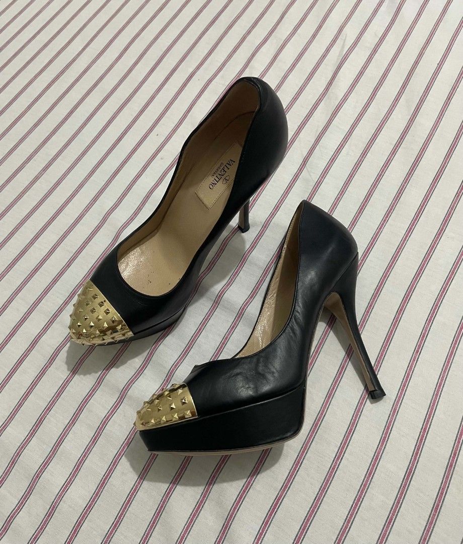 Valentino Garavani Leather Rockstud Heels (Category: Sneakers & Footwear) located in Bacolod City. Submitted by abkicks_apparel (Listing ID 1460459951, Image 3). Description: Original Guaranteed Excellent Condition Sign of Use Only In Presentable Condition No Hidden Issues .