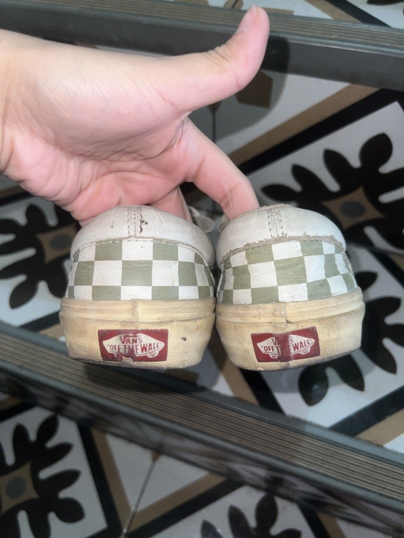 Vans Checkered with Embroidered Roses (Category: Sneakers) located in Malabon City. Submitted by mmrizz (Listing ID 1460355203, Image 3). Description: Rarely Used Needs cleaning.