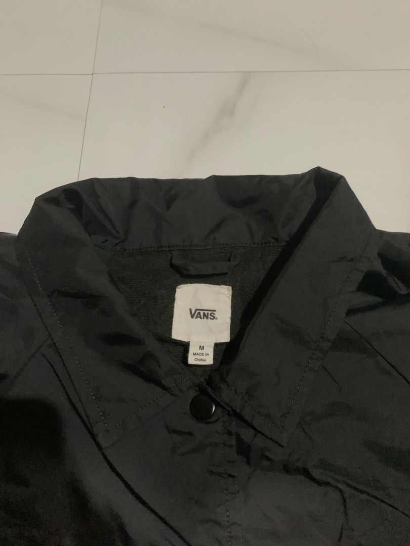 VANS COACH JACKET (Category: Coats, Jackets and Outerwear) located in Siniloan. Submitted by daily_drip (Listing ID 1460312018, Image 3). Description: .