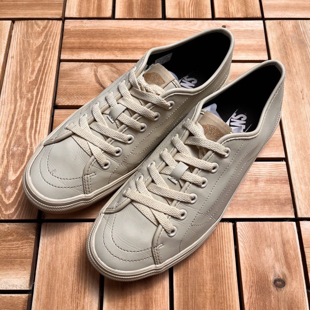 VANS LEATHER SHOES (Category: Shoe inserts & accessories) located in Floridablanca. Submitted by d_elevated (Listing ID 1460417386, Image 2). Description: Size 10 Issue: minimal leather scratch sa toebox Bagong linis gagamitin na lang.