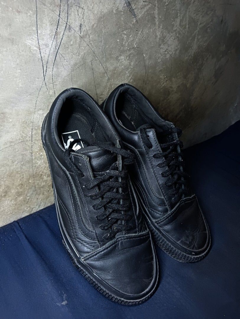 VANS OLD SKOOL FULL LEATHER BLACK SNEAKERS (Category: Sneakers) located in Mati. Submitted by randomfindph.22 (Listing ID 1460318806, Image 2). Description: BIGAY SAKIN GALING ABROAD SOBRANG BAGONG BAGO PA NEED LANG WASH KASI SINUOT KO ONCE SIZE 39-40.