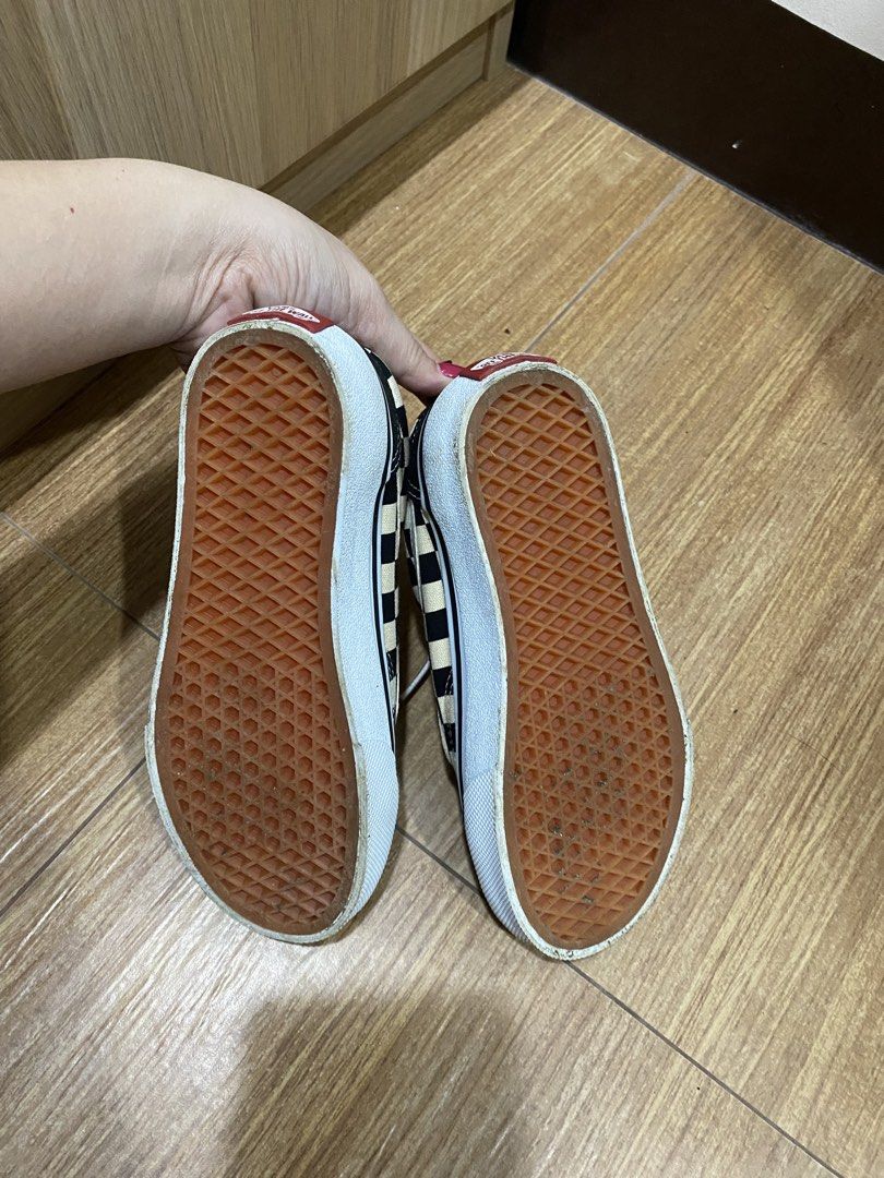 Vans shoes for kids (Category: Babies & Kids Fashion) located in Quezon City. Submitted by pbonlinestore (Listing ID 1460353763, Image 2). Description: Vans shoes for kids Never nagamit ng anak ko gagamitin sana kaso hindi na pala kasya sakanya Pm me sa size and more picture Nabili sa Japan.