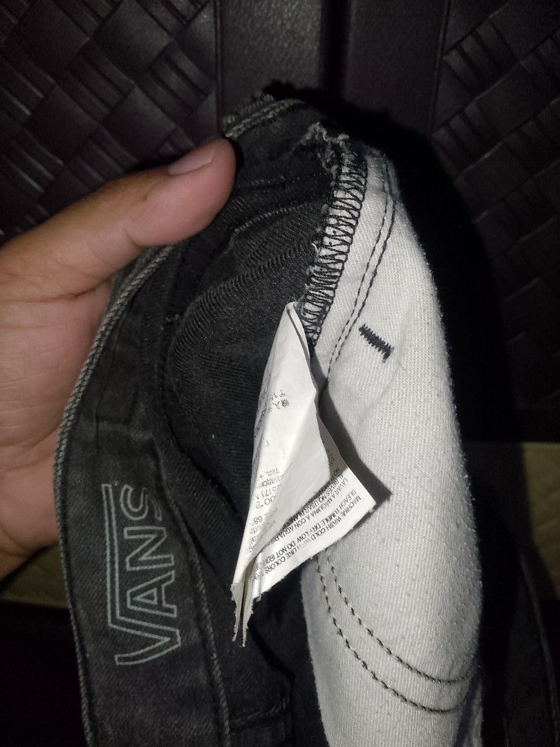 Vans Skinny Jeans Black (Category: Jeans) located in Balaoan. Submitted by kulitzz (Listing ID 1460411510, Image 1). Description: - Vans skinny jeans - Features Vans logo on back pocket and waistband - Skinny fit - Ideal for casual wear - Please check photos for detailed condition -Used In Good Condition -size: 28/29 pm if interested .