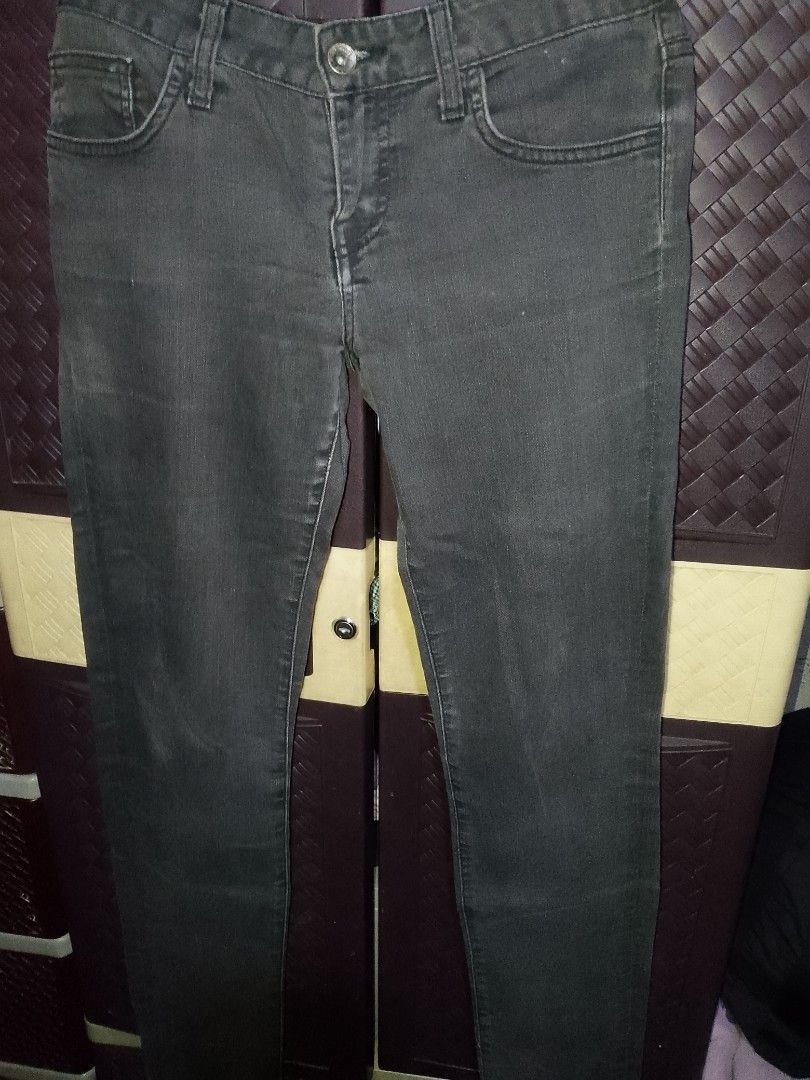 Vans Skinny Jeans Black (Category: Jeans) located in Balaoan. Submitted by kulitzz (Listing ID 1460411510, Image 2). Description: - Vans skinny jeans - Features Vans logo on back pocket and waistband - Skinny fit - Ideal for casual wear - Please check photos for detailed condition -Used In Good Condition -size: 28/29 pm if interested .