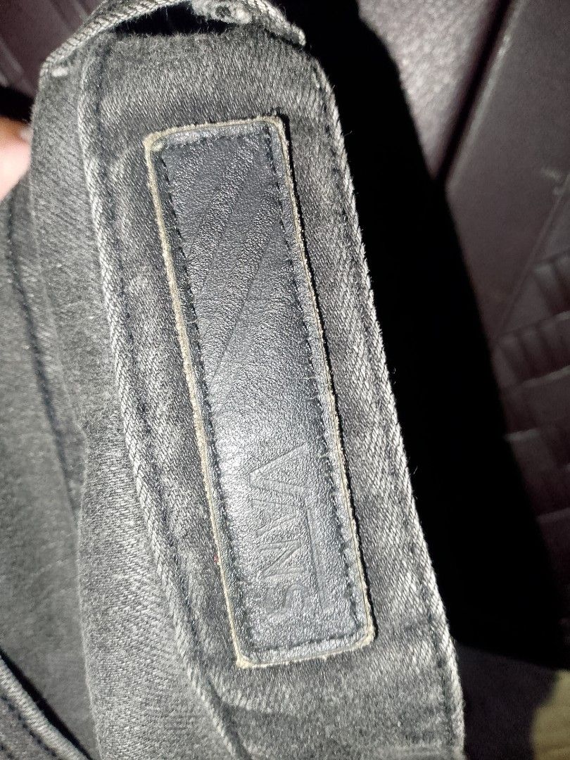 Vans Skinny Jeans Black (Category: Jeans) located in Balaoan. Submitted by kulitzz (Listing ID 1460411510, Image 3). Description: - Vans skinny jeans - Features Vans logo on back pocket and waistband - Skinny fit - Ideal for casual wear - Please check photos for detailed condition -Used In Good Condition -size: 28/29 pm if interested .