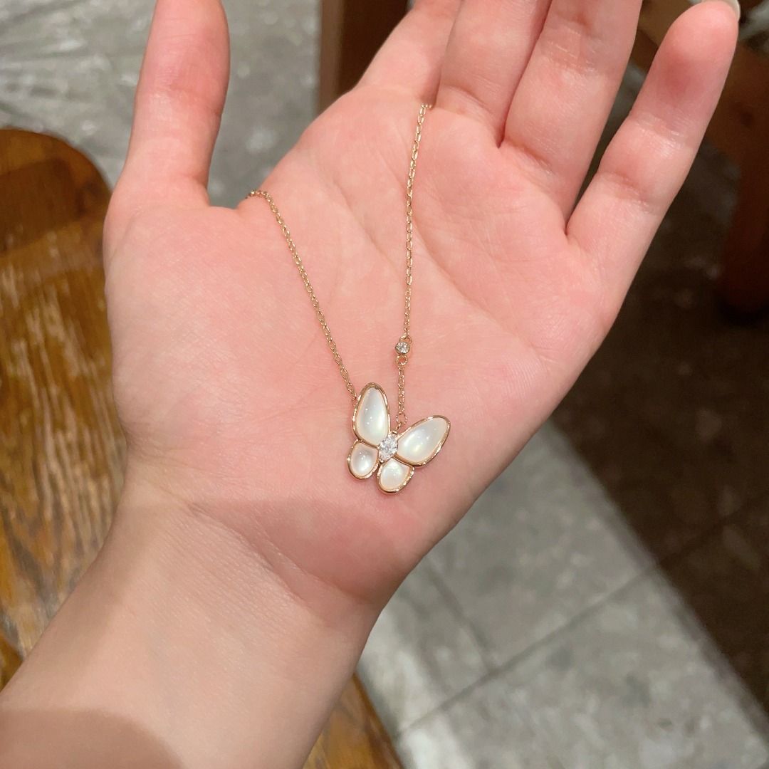 VCA Butterfly Alhambra Pendant (Category: Necklaces) located in Cebu City. Submitted by namenirdzz69567 (Listing ID 1460320755, Image 1). Description: .
