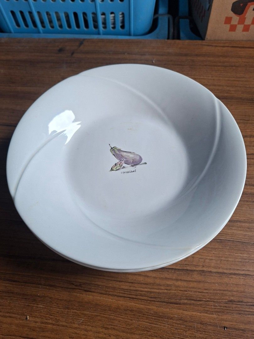 Vegetable Themed Semi Bowl Plate (Category: Dinnerware & Cutlery) located in Consolacion. Submitted by luxekerei (Listing ID 1460361492, Image 2). Description: - 22cm diameter.
