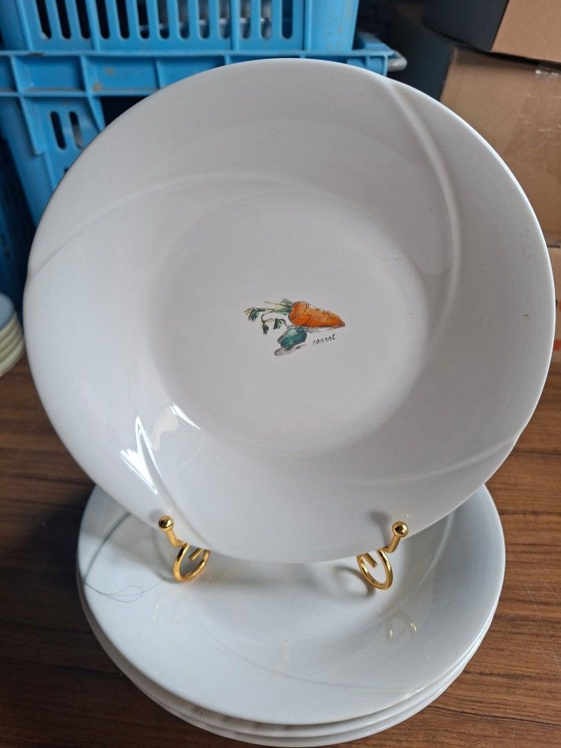 Vegetable Themed Semi Bowl Plate (Category: Dinnerware & Cutlery) located in Consolacion. Submitted by luxekerei (Listing ID 1460361492, Image 1). Description: - 22cm diameter.