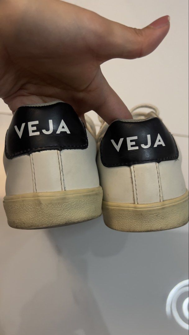 Veja Esplar Low Top Sneakers White Black (Category: Sneakers) located in Marikina City. Submitted by clutters.of.a (Listing ID 1460444147, Image 2). Description: - Brand: Veja - Model: Esplar - Color: White with black accents .