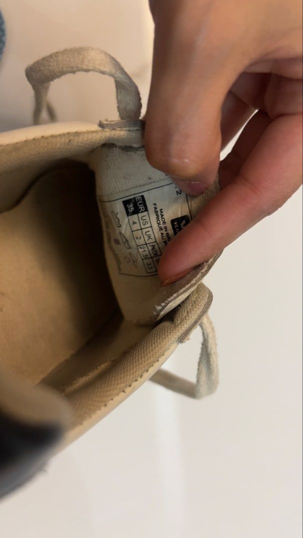 Veja Esplar Low Top Sneakers White Black (Category: Sneakers) located in Marikina City. Submitted by clutters.of.a (Listing ID 1460444147, Image 3). Description: - Brand: Veja - Model: Esplar - Color: White with black accents .