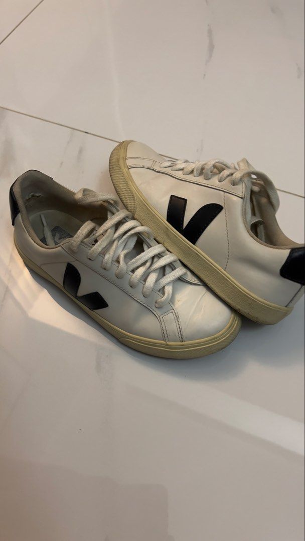 Veja Esplar Low Top Sneakers White Black (Category: Sneakers) located in Marikina City. Submitted by clutters.of.a (Listing ID 1460444147, Image 1). Description: - Brand: Veja - Model: Esplar - Color: White with black accents .