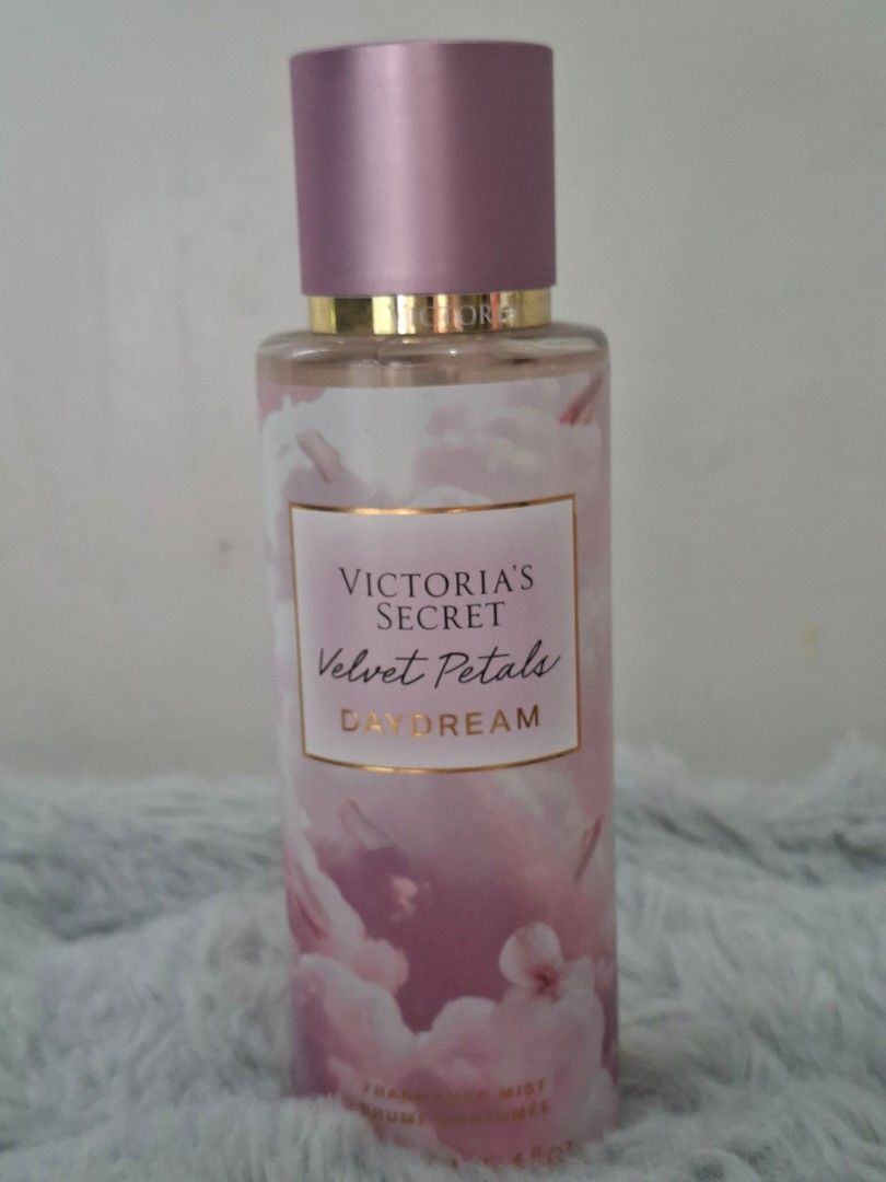 Velvet Petals Daydream (Category: Fragrance & Deodorants) located in Mandaluyong City. Submitted by sishefashion (Listing ID 1460323929, Image 1). Description: Original from Canada.