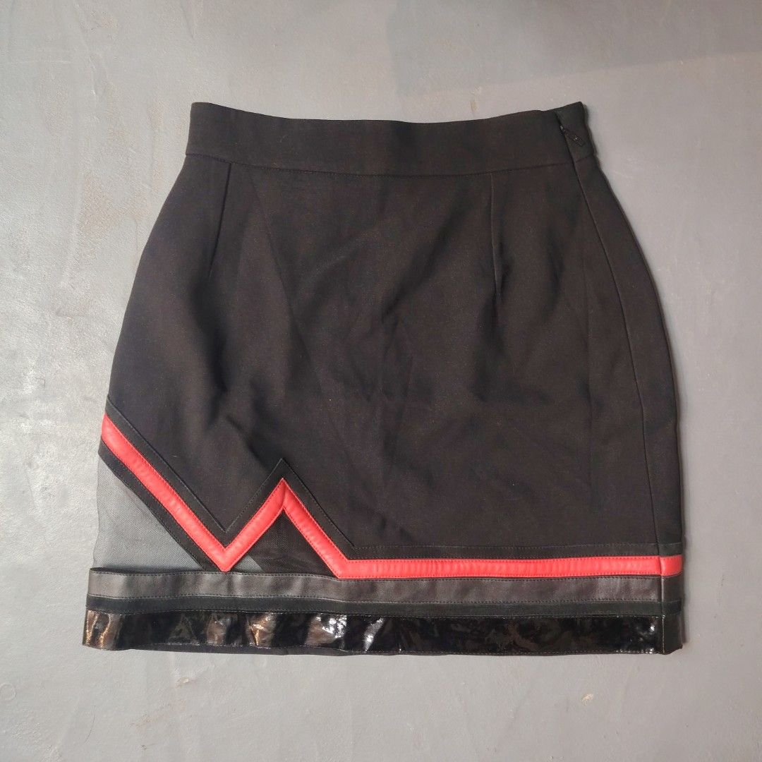 Versace Skirt (Category: Skirts) located in Daraga. Submitted by flip2fit (Listing ID 1460409671, Image 1). Description: Authentic 25 waist size (4/38 on tag) 18 length 19 Opening Excellent To New Condition.