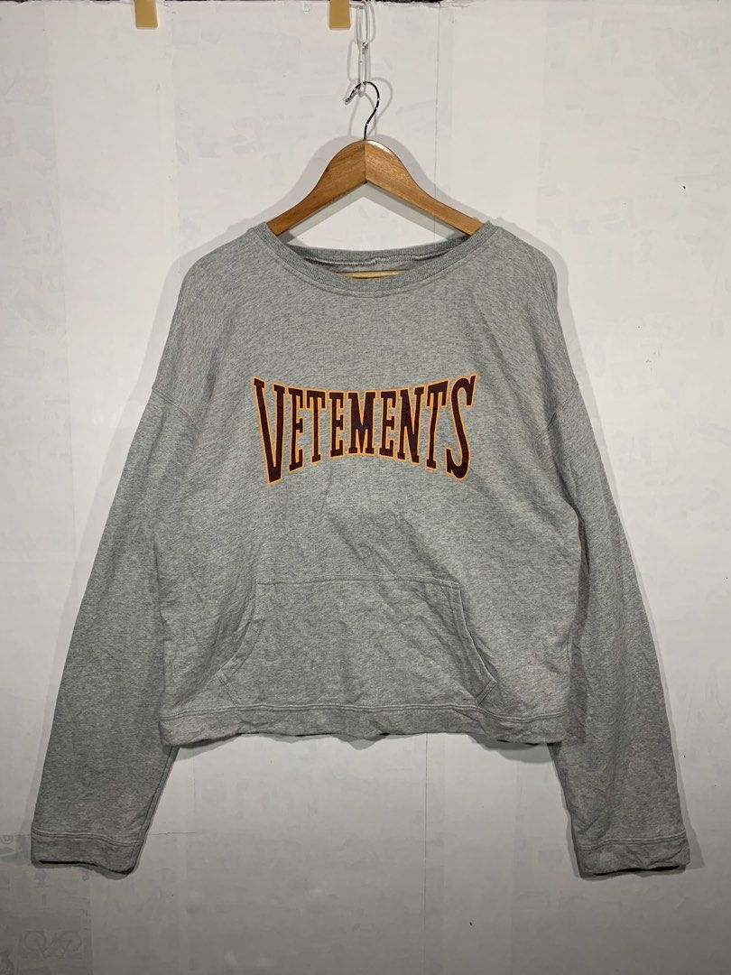 Vetements two face hoodie (Category: Coats, Jackets and Outerwear) located in Bongabong. Submitted by freshrelic (Listing ID 1460471810, Image 1). Description: 24 width 25 length Issue: pinhole.
