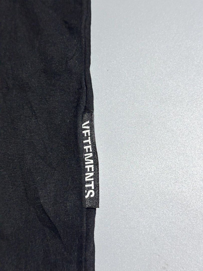 VETEMENTS X OBAMA (Category: Activewear) located in Makati City. Submitted by js.street.finds (Listing ID 1460372691, Image 3). Description: Dimes 22.5/28.