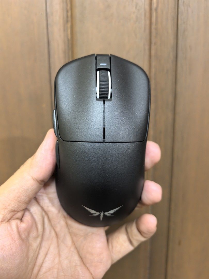 VGN F1 SE wireless mouse (Category: Mouse & Mousepads) located in Quezon City. Submitted by unboxingtito (Listing ID 1460419474, Image 1). Description: VGN F1 SE wireless mouse -brand new and unused -comes with box and charging cable .