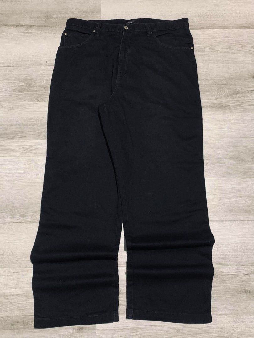 Vintage 2000’s ROCAWEAR BLACK CARPENTER JEANS (Category: Jeans) located in Dasmarinas. Submitted by adriannz (Listing ID 1460347546, Image 3). Description: Vintage 2000’s ROCAWEAR BLACK CARPENTER JEANS 38 waist 48 length 16 thighs 11leg opening Excellent Condition Scratch 10/10 color rate Claim:2500 Note:Please Manage your expectations Since all items are thrifted and used..