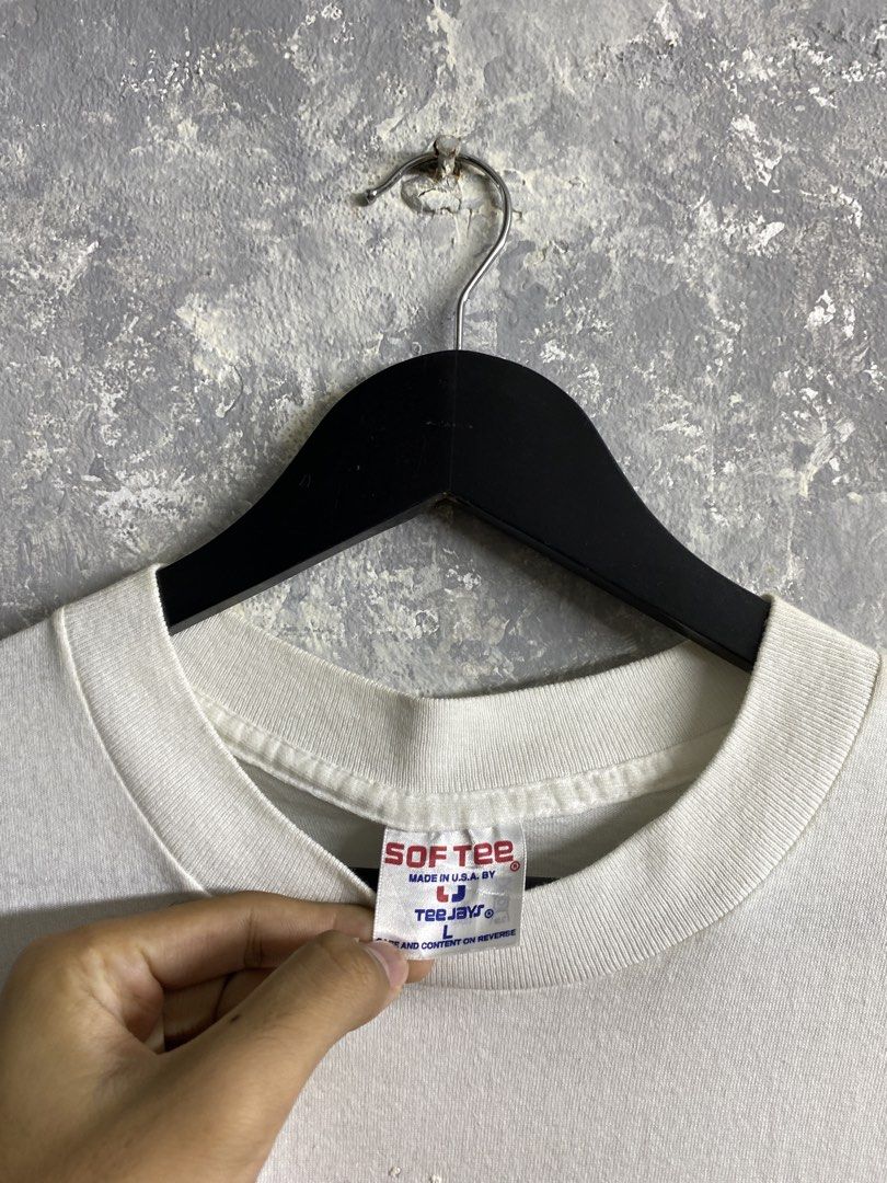 Vintage 90s Art Flower Tee (Category: Tshirts & Polo Shirts ) located in Pasig City. Submitted by lumangkamisa (Listing ID 1460429649, Image 3). Description: Large Single stich.
