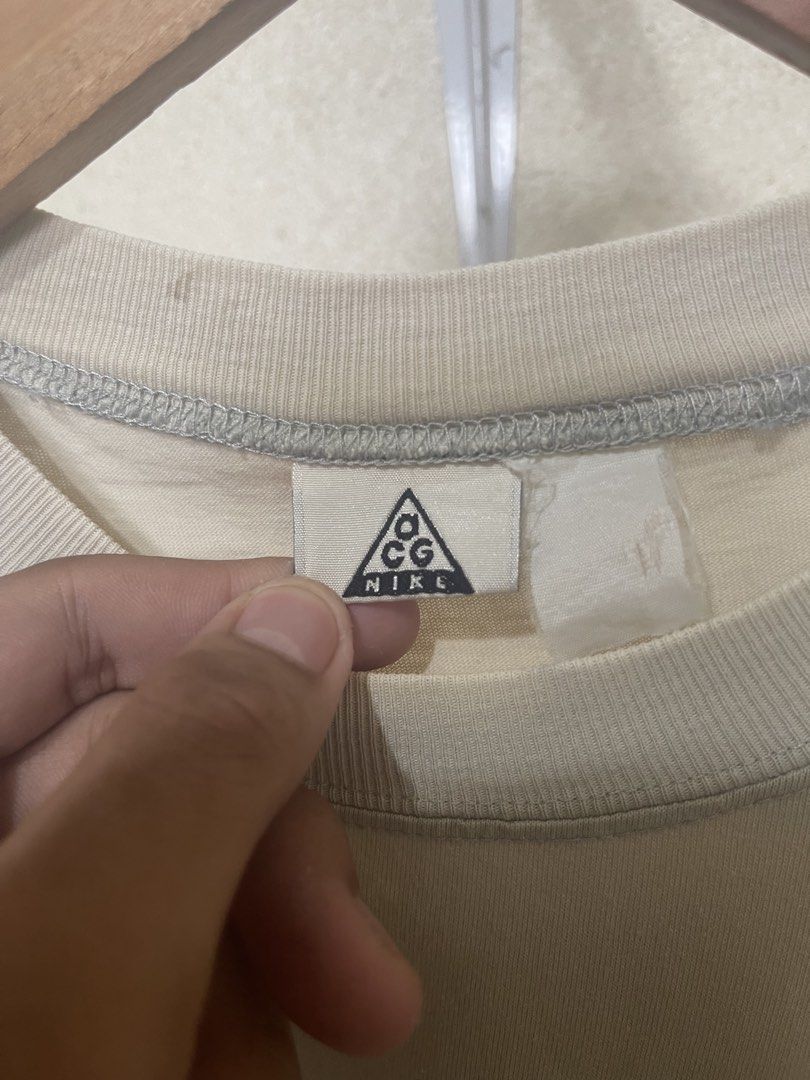 Vintage 90’s Nike X Acg Tee (Category: Activewear) located in Tuguegarao City. Submitted by elyks11 (Listing ID 1460328913, Image 2). Description: VINTAGE 90’s ACG NIKE TEE SOLID MINIMAL STAIN NEED WASH SOLID NETO.