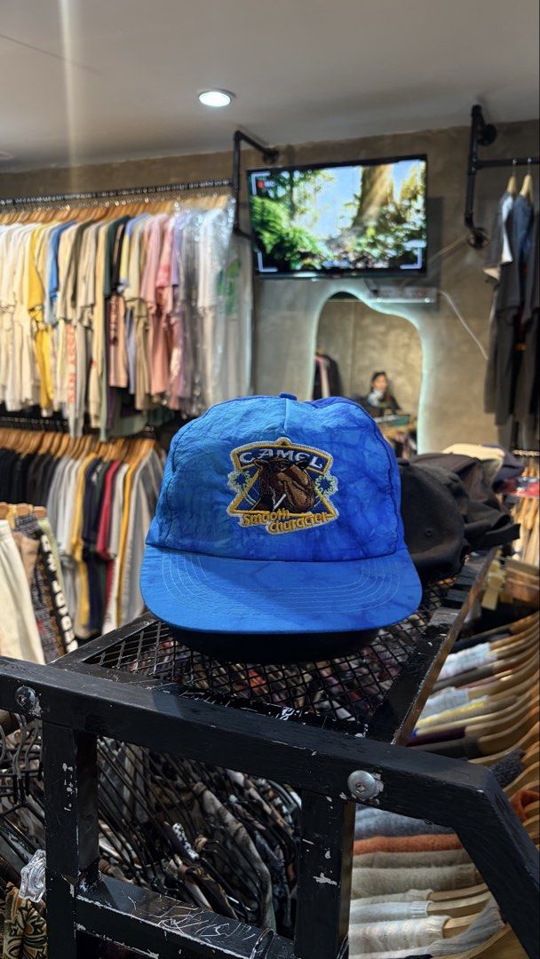 Vintage Camel Hat Cap (Category: Caps & Hats) located in Manila. Submitted by _revault (Listing ID 1460443423, Image 1). Description: .