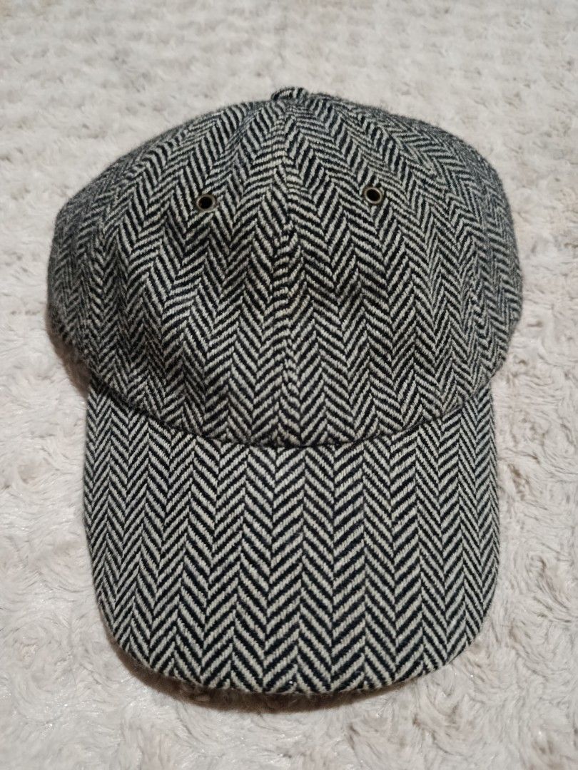Vintage Christys wool hat (Category: Caps & Hats) located in Taguig. Submitted by jeicollective (Listing ID 1460368167, Image 1). Description: no major issues 600 only.