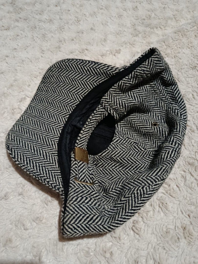 Vintage Christys wool hat (Category: Caps & Hats) located in Taguig. Submitted by jeicollective (Listing ID 1460368167, Image 2). Description: no major issues 600 only.