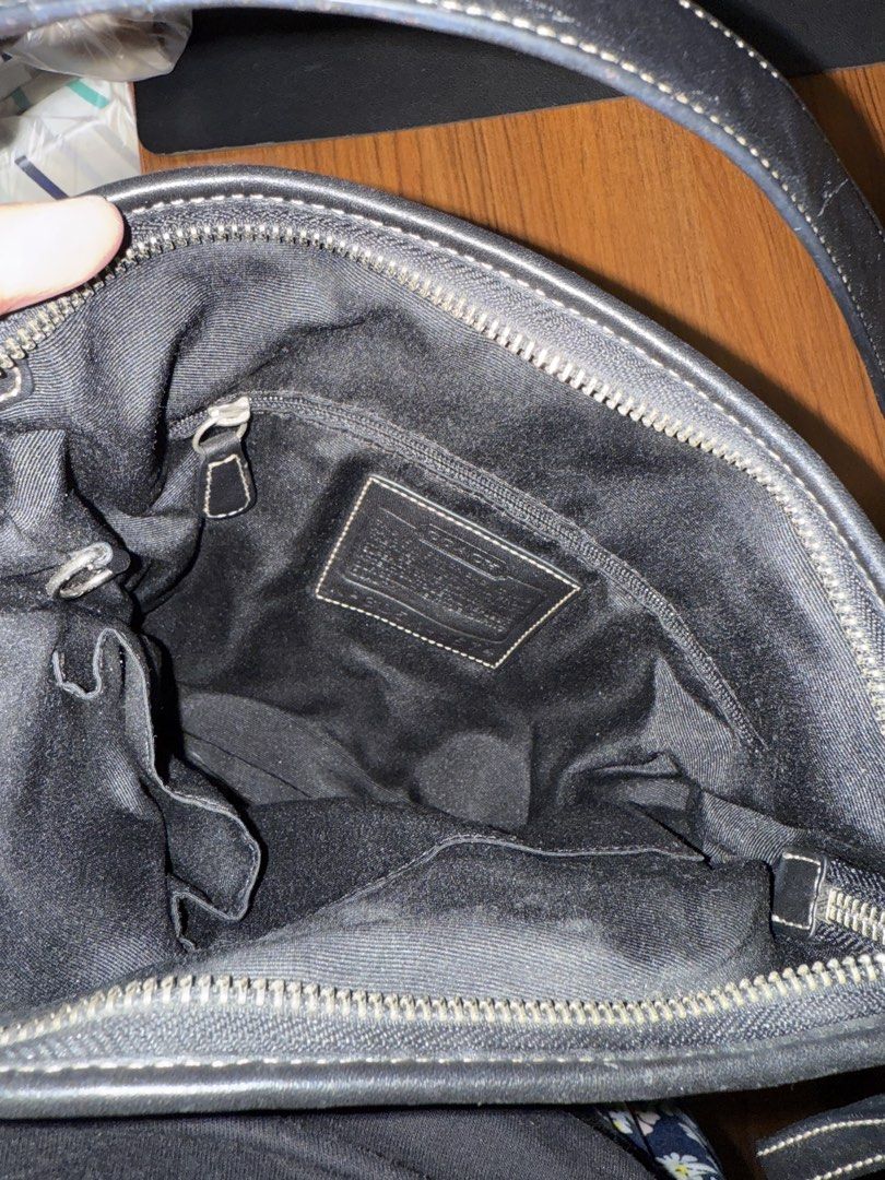 Vintage coach soho bag (Category: Cross-body Bags) located in San Pedro. Submitted by vennizventura (Listing ID 1460399019, Image 3). Description: No flaws, guaranteed authentic from japan. RFS: Decluttering 5000+sf Price is negotiable.