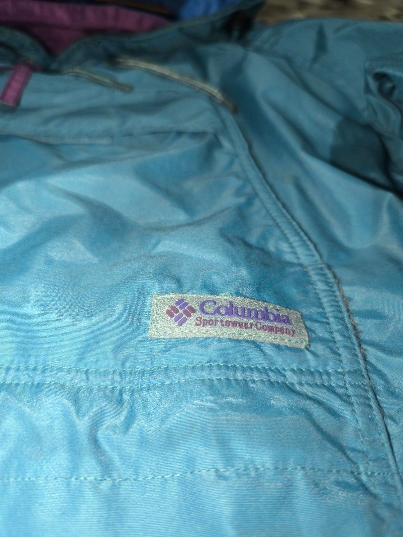 Vintage Columbia Wind Breaker (Category: Coats, Jackets and Outerwear) located in Davao. Submitted by gabriieeel (Listing ID 1460425901, Image 3). Description: -This is a Vintage Columbia hoodie wind breaker with big pocket at the front -Good As New -do refund if the item have issue - M on Tag but relax fit on Xl.