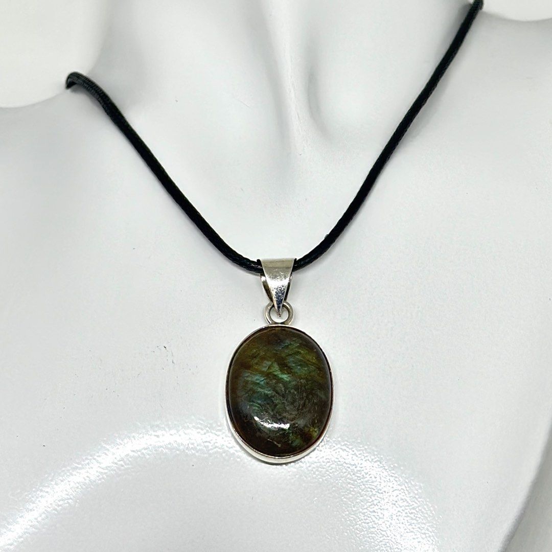 VINTAGE LABRADORITE STERLING SILVER 925 PENDANT ONLY (Category: Jewelry) located in Mexico. Submitted by amidalajewelryandartifacts (Listing ID 1460445481, Image 1). Description: .