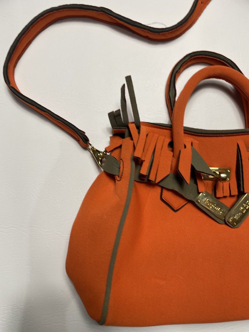 Vintage leghila birkin 2ways bag (Category: Luxury Bags & Wallets) located in Urdaneta. Submitted by northdrops_asian (Listing ID 1460452586, Image 3). Description: Leghila.