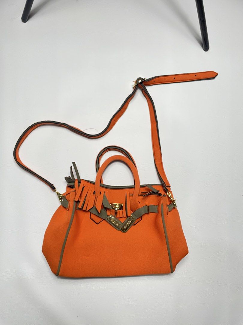 Vintage leghila birkin 2ways bag (Category: Luxury Bags & Wallets) located in Urdaneta. Submitted by northdrops_asian (Listing ID 1460452586, Image 1). Description: Leghila.