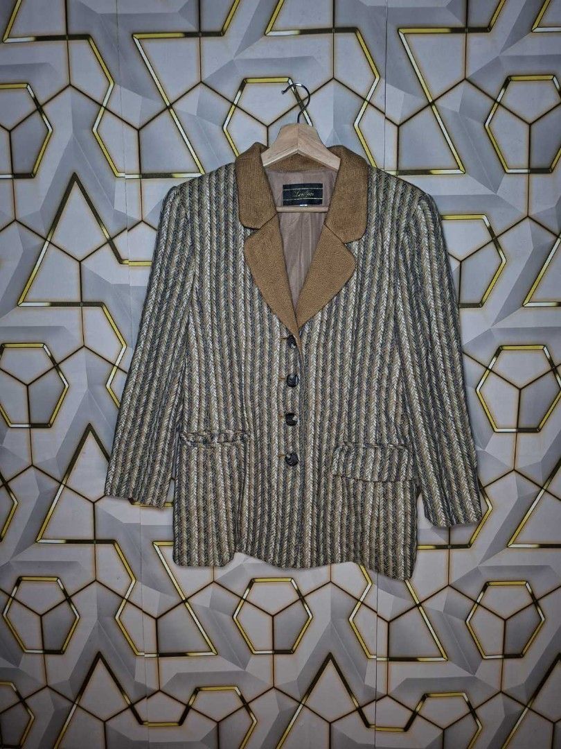 vintage leilian blazer jacket (Category: Coats, Jackets and Outerwear) located in Tagaytay City. Submitted by joyjavier1230 (Listing ID 1460371404, Image 1). Description: vintage leilian blazer jacket in good condition issues:last photos 9.5/10 color rate 9 on tag width:19 length:27.5" authentic ✅ ✅ ✅ 1,200+shipping fee location: Tagaytay shipping via jnt mop: gcash dm to purchase 📩 📩 📩.