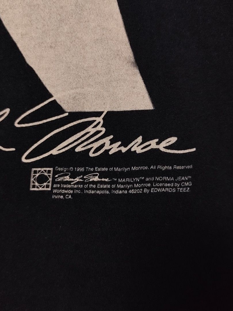 VINTAGE Marilyn Monroe (Category: Tshirts & Polo Shirts ) located in Tabaco. Submitted by kramjoseph_6 (Listing ID 1460312623, Image 3). Description: VINTAGE Marilyn Monroe Shirt - Black T-Shirt - Made in USA - Medium - Single Stitch -Excellent condition -no flaws -Length:27.5 -Width:19.5 ALBAY📌 PM📩📩.