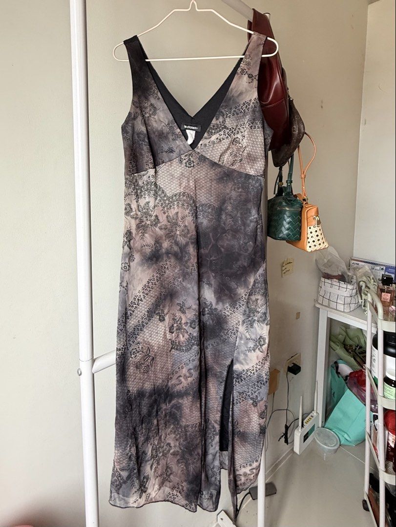 Vintage Midi Dress (Category: Dresses) located in Cebu City. Submitted by mayanng_12 (Listing ID 1460345235, Image 1). Description: - Le Chateau grey midi dress - V-neckline - Side slit for added flair -bias cut Size s-m.