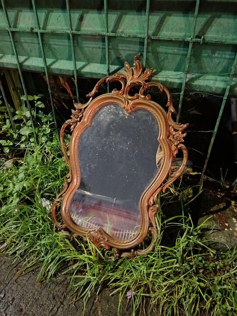 VINTAGE MIRROR (Category: Mirrors) located in Paranaque City. Submitted by elijahromera (Listing ID 1460312673, Image 1). Description: DIRECT MESSAGE SA INTERESTED LOCATION PARAÑAQUE.