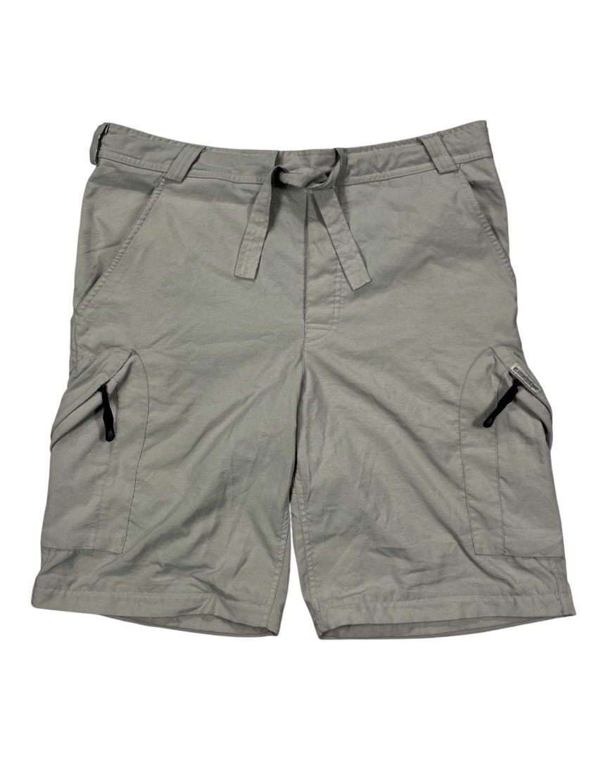 Vintage Nike Acg Cargo Shorts (Category: Shorts) located in Bacolod City. Submitted by piquedup.ph_v2 (Listing ID 1460473911, Image 1). Description: Vintage Nike Acg Cargo Shorts -Authentic Measurements: Waist: 36” Length: 23” Leg Opening: 12” Condition: Excellent Color rate: 9.5/10 (Color may vary to lighting) Flaws: Missing Leg part.