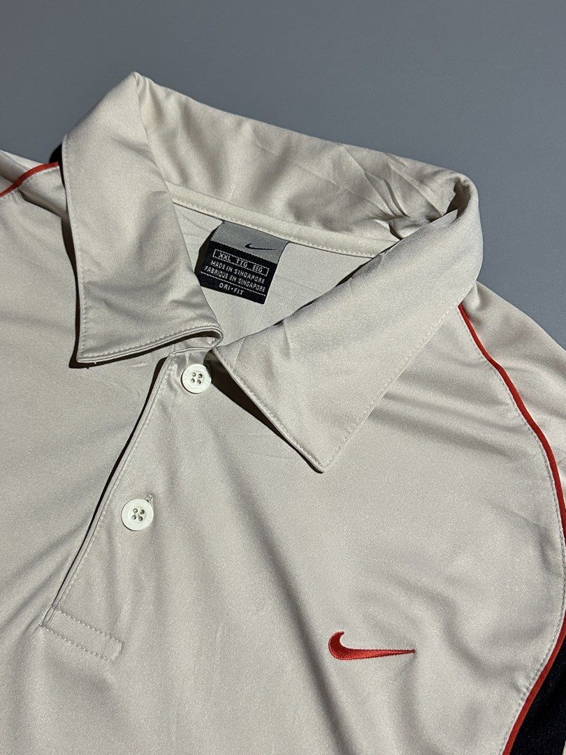 VINTAGE NIKE POLO (Category: Activewear) located in Makati City. Submitted by js.street.finds (Listing ID 1460432926, Image 2). Description: DIMES 23.5/30.