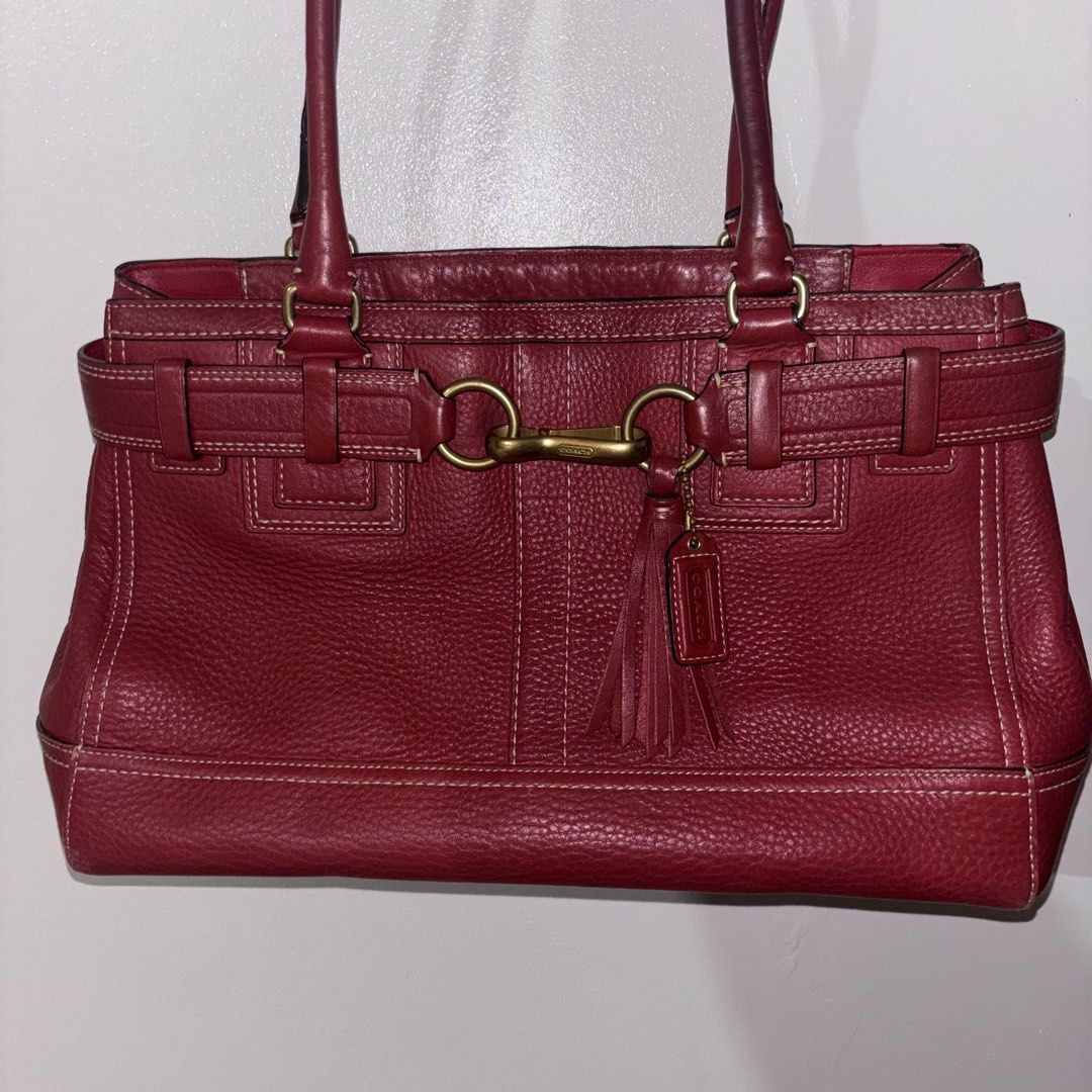 Vintage Red Leather Coach Hamptons (Category: Shoulder Bags) located in Pasig City. Submitted by prel0vedbysea (Listing ID 1460443108, Image 2). Description: ⟢ Vintage Red Leather Coach Hamptons — Original with slight issues — rfs: decluterring — loc: buting pasig city * mod: ssd.