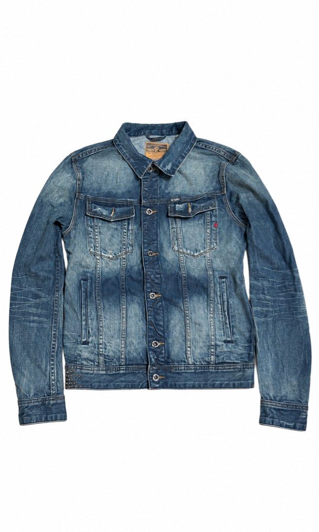 Vintage Replay Denim Jacket (Category: Coats, Jackets and Outerwear) located in Santa Cruz. Submitted by valocs (Listing ID 1460087565, Image 1). Description: Details👇 Vintage Reply Denim Jacket Dimensions: Width - 20 Lenght - 26 Condition - 10/10 Color Rate - 10/10 Issues -❌ Feel free to offer, Slightly Negotiable Can do Cash on delivery📦.