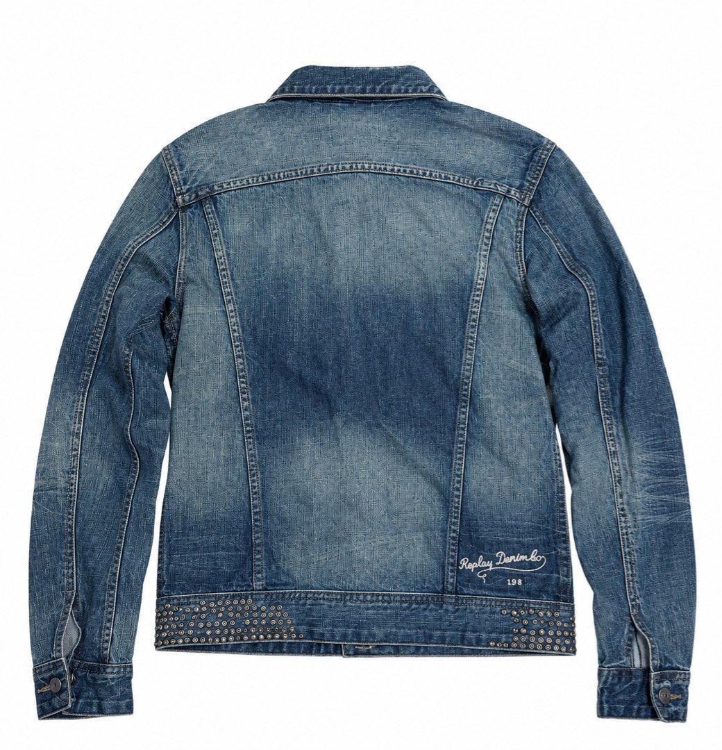 Vintage Replay Denim Jacket (Category: Coats, Jackets and Outerwear) located in Santa Cruz. Submitted by valocs (Listing ID 1460087565, Image 2). Description: Details👇 Vintage Reply Denim Jacket Dimensions: Width - 20 Lenght - 26 Condition - 10/10 Color Rate - 10/10 Issues -❌ Feel free to offer, Slightly Negotiable Can do Cash on delivery📦.